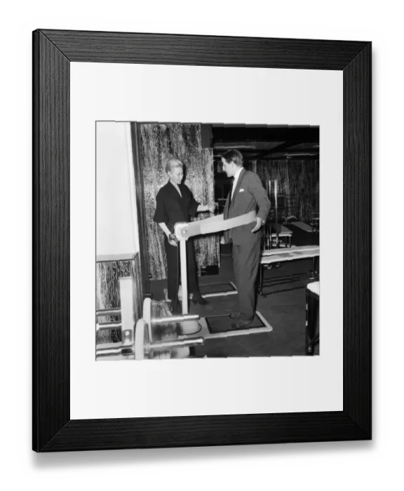 Framed Print : New Gymnasium opens in Oxford Street, London. A potential gym member trys out one of