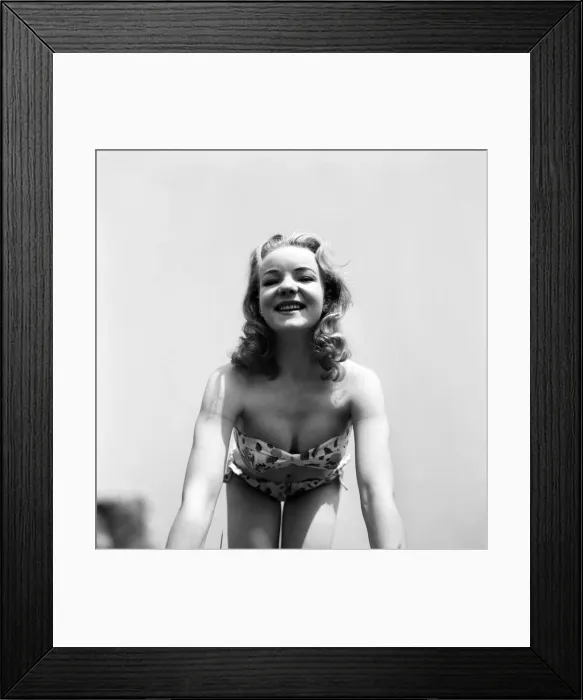 Framed Print : Glamour girl Val Hollman. January 1960 M4307-014