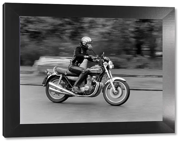 Alvin Stardust on a motorbike. January 1976 75-00022A-016