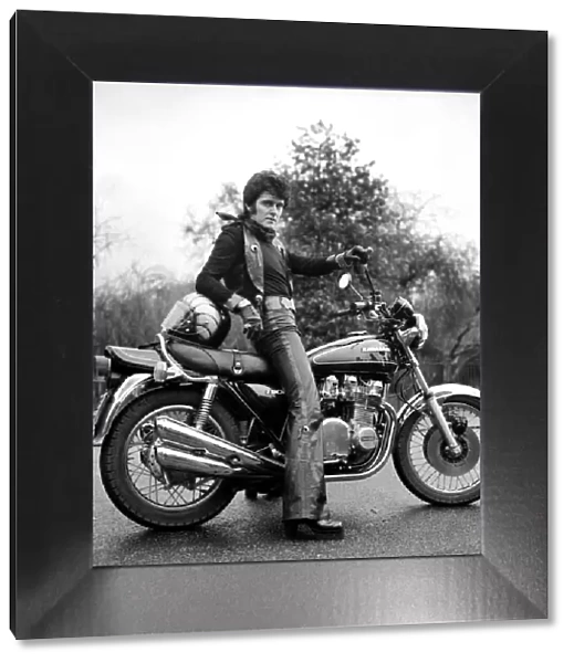 Alvin Stardust on a motorbike. January 1976 75-00022A-007