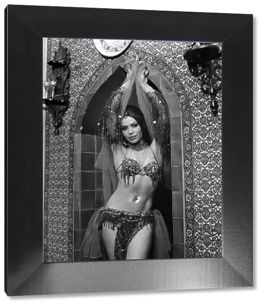 Belly Dancer Soraya Ravensdale. December 1974 74-7550-012