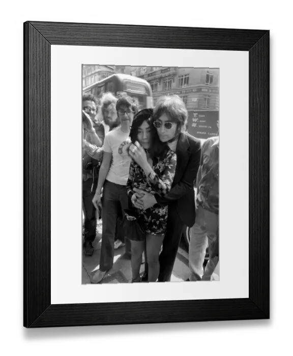 Framed Print : Yoko Ono launches her new book Grapefruit'accompanied by her husband Framed Print : Yoko Ono launches her new book Grapefruit'accompanied by her husband