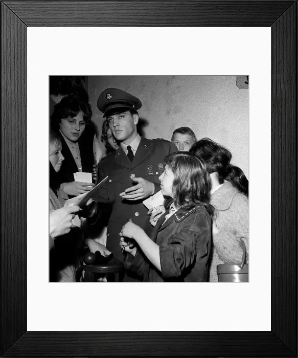 Framed Print : Elvis Presley signs autographs at press conference Germany, March 1960 Framed Print : Elvis Presley signs autographs at press conference Germany, March 1960