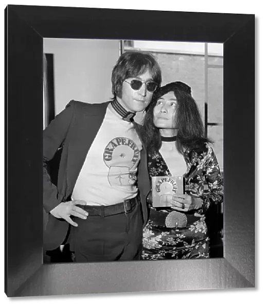 Yoko Ono launches new book: John Lennon signing copies of Grapefruit