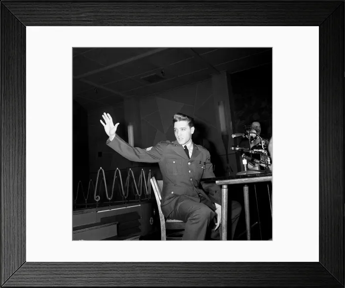 Framed Print : Elvis Presley wearing army uniform waves at press conference in Germany, March 1960 Framed Print : Elvis Presley wearing army uniform waves at press conference in Germany, March 1960