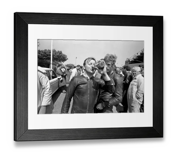 Framed Print : Sport: Motorcycling: Isle of Man TT Racing 500 CC Side Car Class