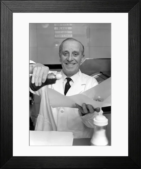 Framed Print : Mr. John Leeman in his fish and chip shop in Doncaster. November 1969 Z12152-003 Framed Print : Mr. John Leeman in his fish and chip shop in Doncaster. November 1969 Z12152-003