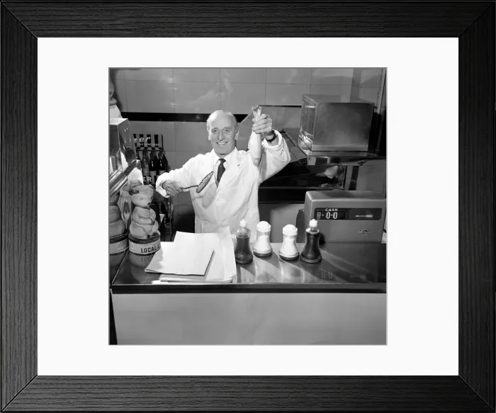 Framed Print : Mr. John Leeman in his fish and chip shop in Doncaster. November 1969 Z12152-004 Framed Print : Mr. John Leeman in his fish and chip shop in Doncaster. November 1969 Z12152-004