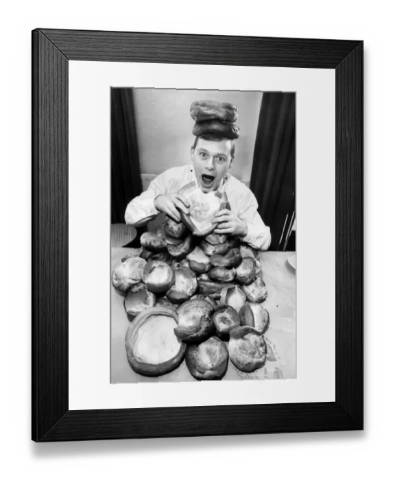 Framed Print : John Keenan of Pontefract, West Yorkshire, in training for his bid to break the World