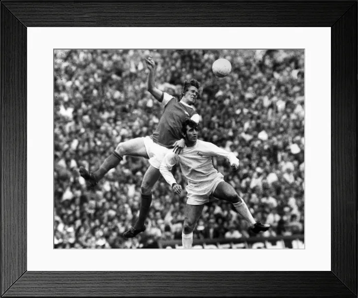 Framed Print : Arsenal v. Leeds: Roberts (Arsenal) jumps high to head over Belfitt (Leeds) Framed Print : Arsenal v. Leeds: Roberts (Arsenal) jumps high to head over Belfitt (Leeds)
