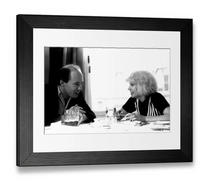 Framed Print : Pop diva Hazel O Connor is interviewed by reporter Mark Dawson Framed Print : Pop diva Hazel O Connor is interviewed by reporter Mark Dawson