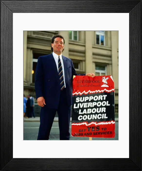 Framed Print : Derek Hatton of the Liverpool Labour Council holding a banner. September 1985