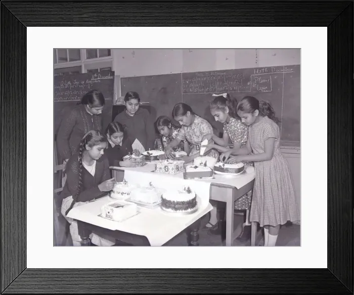 Framed Print : Third and fourth year Asian girls of Broad Heath Secondary Girls School, Coventry Framed Print : Third and fourth year Asian girls of Broad Heath Secondary Girls School, Coventry