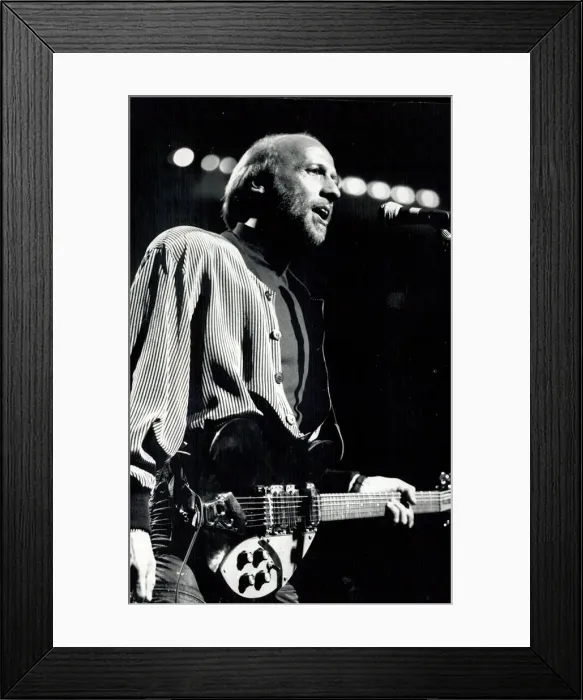 Framed Print : Maurice Gibb of the Bee Gees, in concert at the Birmingham NEC. 22 / 6 / 1989 Framed Print : Maurice Gibb of the Bee Gees, in concert at the Birmingham NEC. 22 / 6 / 1989