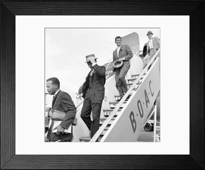 Framed Print : American musician and screen legend Frank Sinatra descends the steps of the plane as he Framed Print : American musician and screen legend Frank Sinatra descends the steps of the plane as he