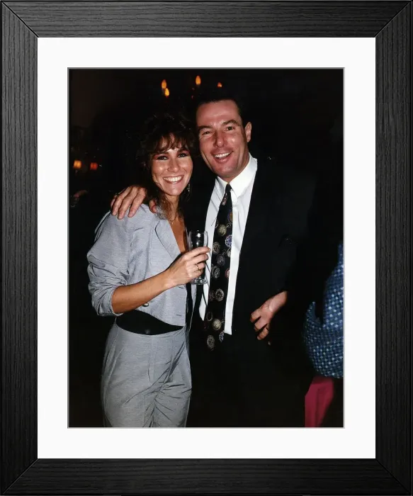 Framed Print : Former Liverpool Council deputy leader Derek Hatton with model Linda Lusardi Framed Print : Former Liverpool Council deputy leader Derek Hatton with model Linda Lusardi