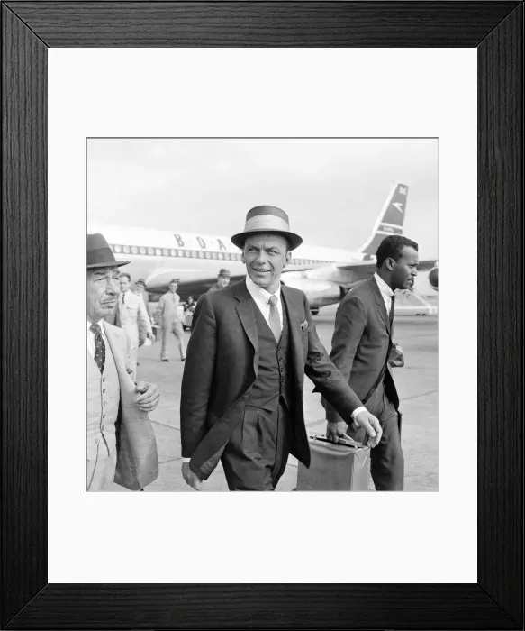 Framed Print : American musician and screen legend Frank Sinatra arrives at Heathrow airport Framed Print : American musician and screen legend Frank Sinatra arrives at Heathrow airport