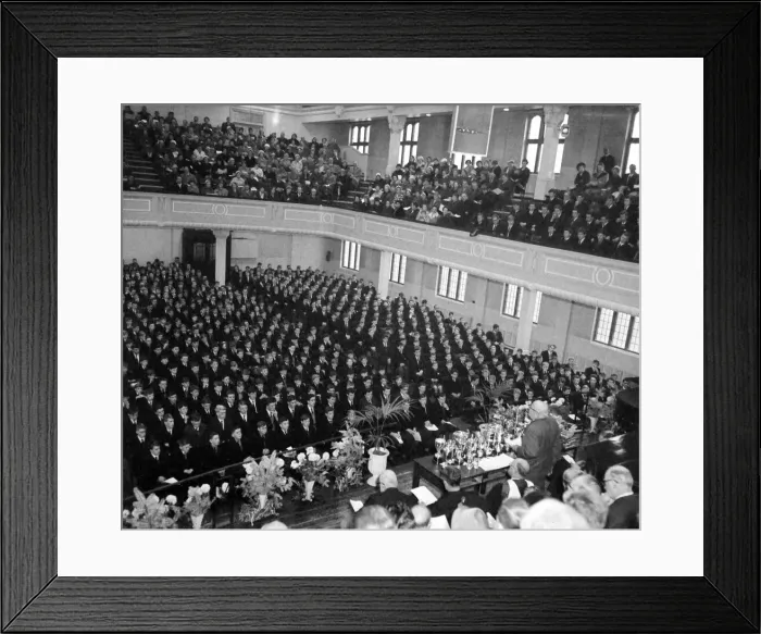 Framed Print : Speech day at King Henry VIII public school, Coventry. The event commenced with a speech Framed Print : Speech day at King Henry VIII public school, Coventry. The event commenced with a speech