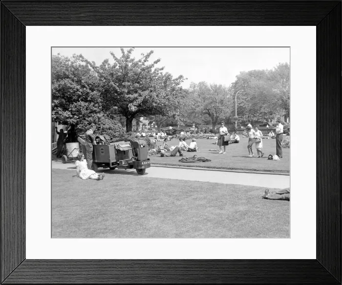 Framed Print : People enjoying the sunshine at Greyfriars Green park close to Coventry City centre