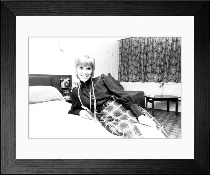 Framed Print : Durham born actress Wendy Craig was a special guest at a preview of a new Trust House