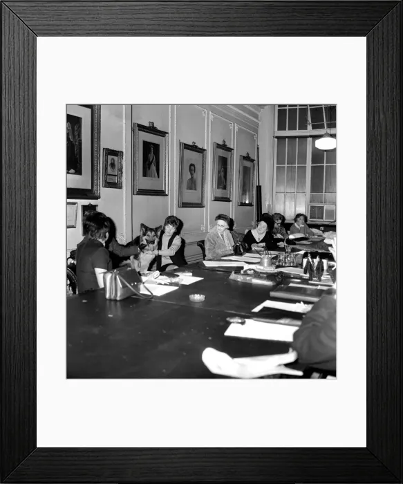 Framed Print : Sheba The Alsation who raised the alarm of fire at the Crofton Hotel, Queens gate