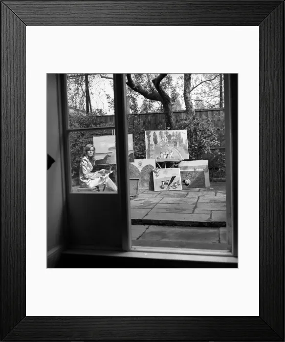 Framed Print : Susannah Leigh (actress) seen here painting. April 1974 S74-2262-002 Framed Print : Susannah Leigh (actress) seen here painting. April 1974 S74-2262-002