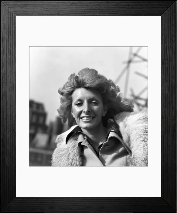 Framed Print : New Faces TV Discovery: Comedy Girl: Marti Caine. October 1975 S75-5741 Framed Print : New Faces TV Discovery: Comedy Girl: Marti Caine. October 1975 S75-5741