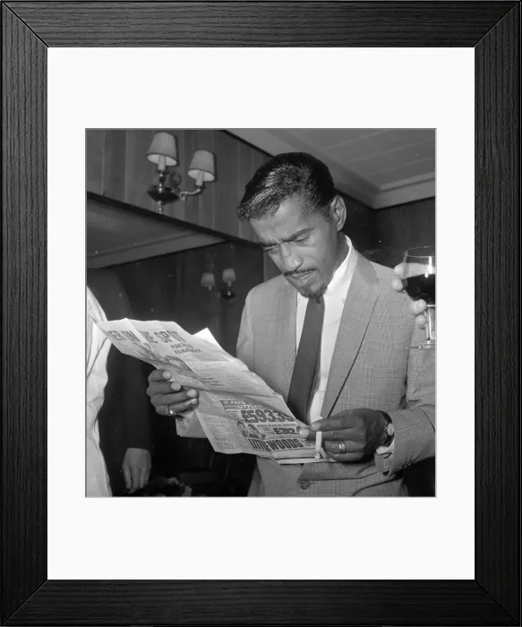 Framed Print : Sammy Davis Jnr at the Mayfair Hotel in a rare serious pose after reading Framed Print : Sammy Davis Jnr at the Mayfair Hotel in a rare serious pose after reading