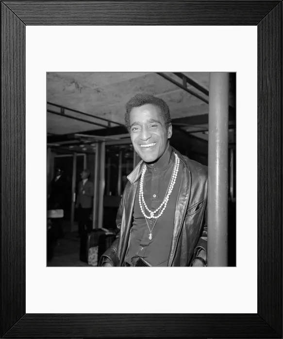 Framed Print : Sammy Davis Jnr back in London to film Salt and Pepper 16th July 1967. X8688