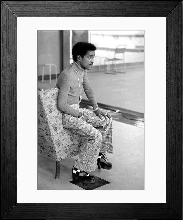 Framed Print : Sammy Davis Jnr at ATV Studios, Elstree during rehearsals for his new tv spectacular Framed Print : Sammy Davis Jnr at ATV Studios, Elstree during rehearsals for his new tv spectacular