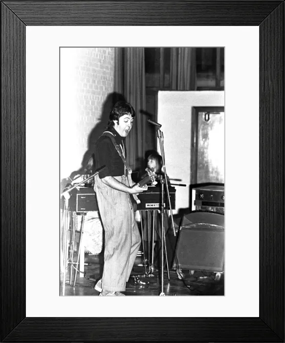 Framed Print : Wings play at the Newcastle University 13 February 1972 - Paul McCartney with wife Linda Framed Print : Wings play at the Newcastle University 13 February 1972 - Paul McCartney with wife Linda