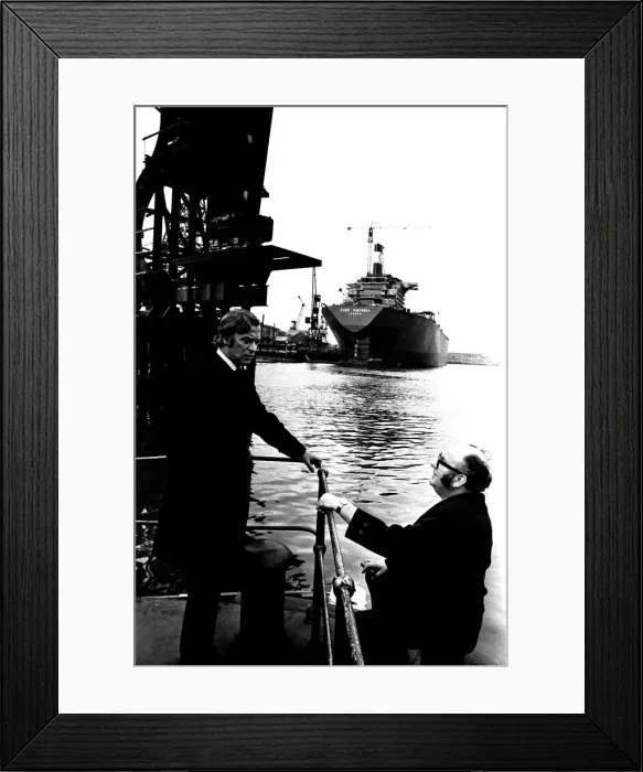 Framed Print : Michael Caine in a scene from the film Get Carter. Hebburn-Wallsend ferry landing