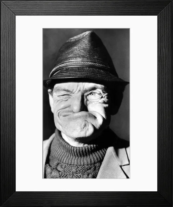 Framed Print : Man with the funniest smile in Belfast. Newspaper seller Dick Quinn