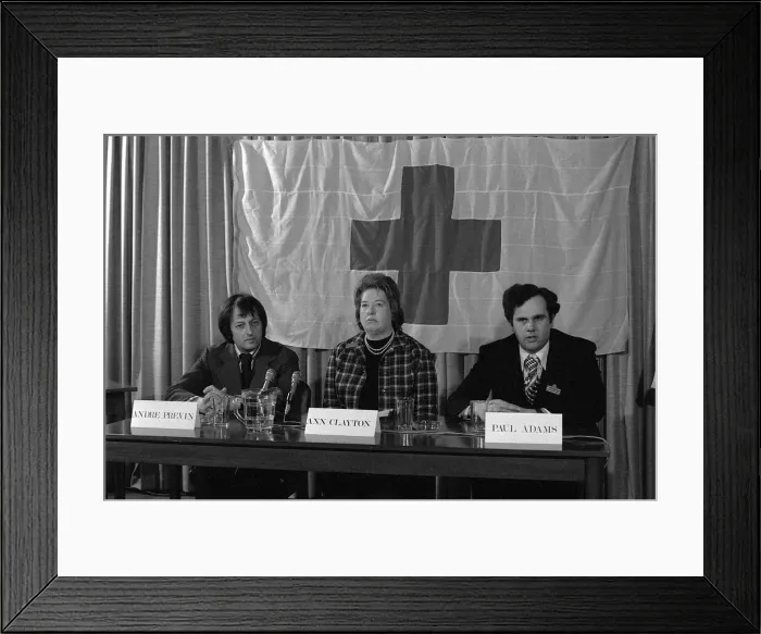 Framed Print : Red Cross Appeal April 1975 Andre Previn launches the British Red Cross Appeal for