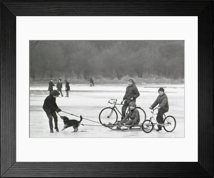 Framed Print : Children enjoy skating on the ice at Welchs Meadow, Leamington Framed Print : Children enjoy skating on the ice at Welchs Meadow, Leamington