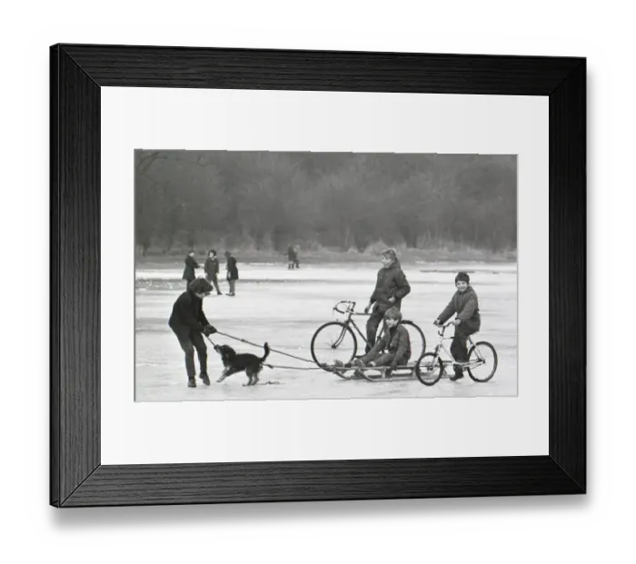 Framed Print : Children enjoy skating on the ice at Welchs Meadow, Leamington Framed Print : Children enjoy skating on the ice at Welchs Meadow, Leamington