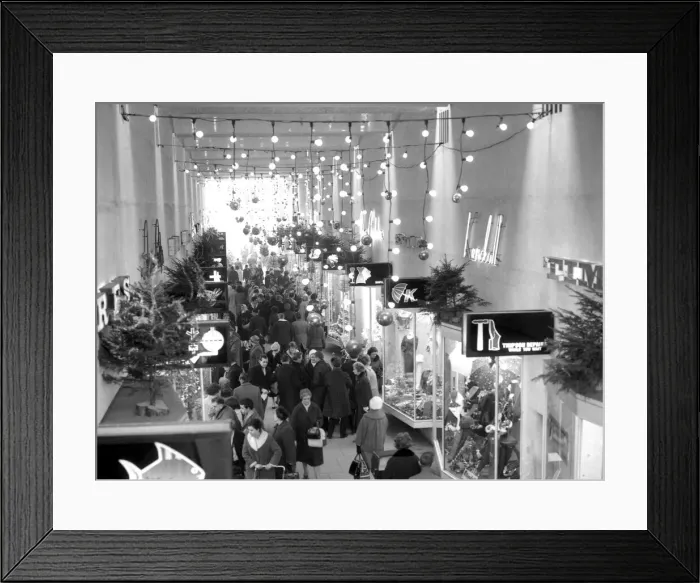 Framed Print : The crowds doing their christmas shopping in City Arcade, Coventry Precinct Framed Print : The crowds doing their christmas shopping in City Arcade, Coventry Precinct