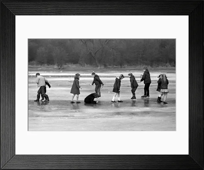Framed Print : Children enjoy skating on the ice at Welchs Meadow, Leamington Framed Print : Children enjoy skating on the ice at Welchs Meadow, Leamington