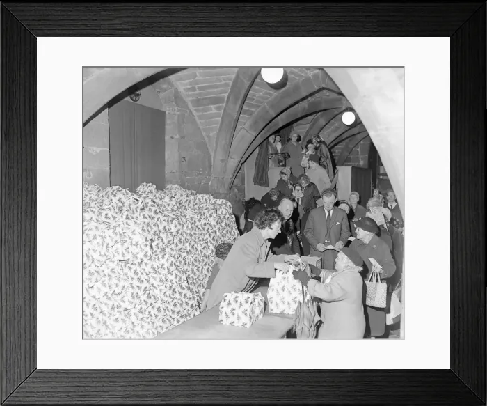 Framed Print : Seasonal goodwill and cheer began for hundreds of old age pensioners in Coventry today