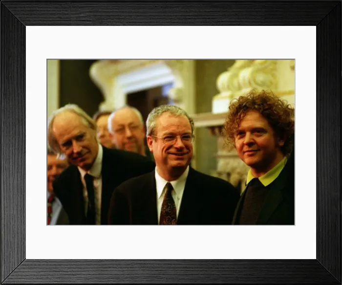 Framed Print : Chris Smith MP March 1998 Culture Secretary with singer Mick Hucknall Framed Print : Chris Smith MP March 1998 Culture Secretary with singer Mick Hucknall
