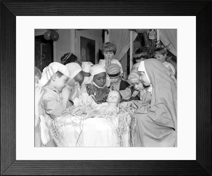 Framed Print : Foleshill Day Nursery perform the nativity play, Coventry. 23rd December 1964