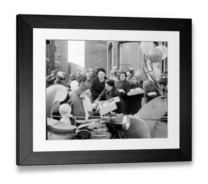 Framed Print : Father Christmas delivers presents to children at Manor House Childrens Home, Coventry Framed Print : Father Christmas delivers presents to children at Manor House Childrens Home, Coventry