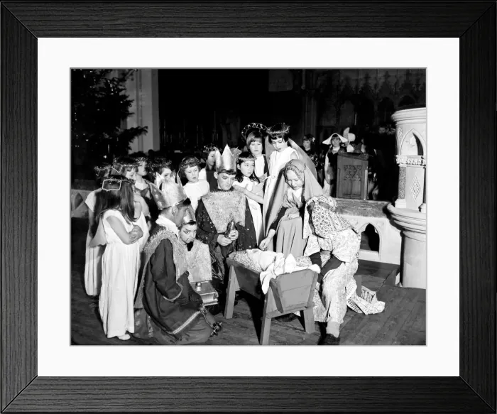Framed Print : Children from Holy Trinity Church, Leamington, perform their version of the nativity Framed Print : Children from Holy Trinity Church, Leamington, perform their version of the nativity