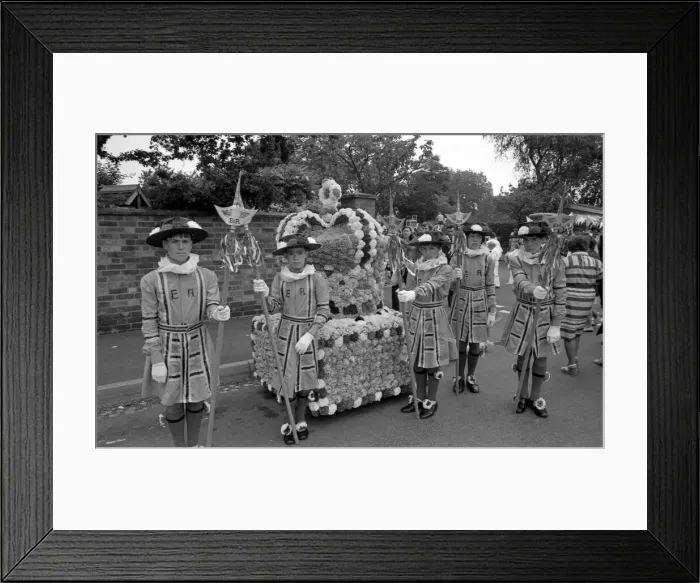 Framed Print : A scene from Leamingtons Carnival procession depicting the Beefeaters or Yeoman Framed Print : A scene from Leamingtons Carnival procession depicting the Beefeaters or Yeoman