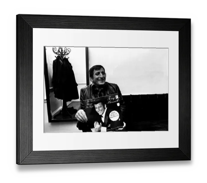 Framed Print : Singer Tony Bennett in the dressing room at Newcastle City Hall before his performance Framed Print : Singer Tony Bennett in the dressing room at Newcastle City Hall before his performance