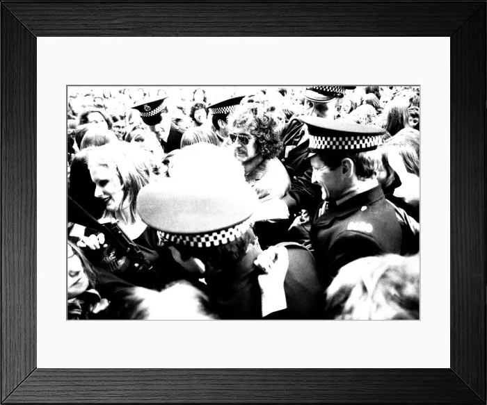 Framed Print : Three thousand women turned up to see actor Peter Wyngard Framed Print : Three thousand women turned up to see actor Peter Wyngard