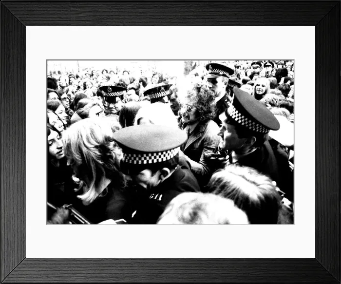 Framed Print : Three thousand women turned up to see actor Peter Wyngard Framed Print : Three thousand women turned up to see actor Peter Wyngard