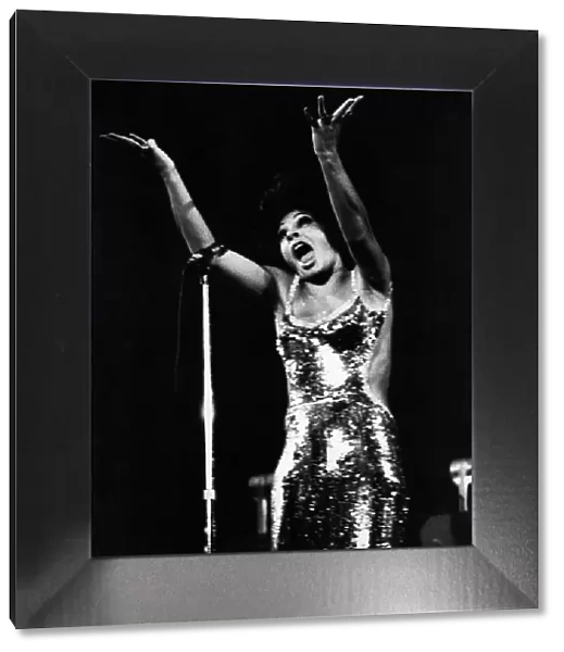 Singer Shirley Bassey performing. 29  /  04  /  71