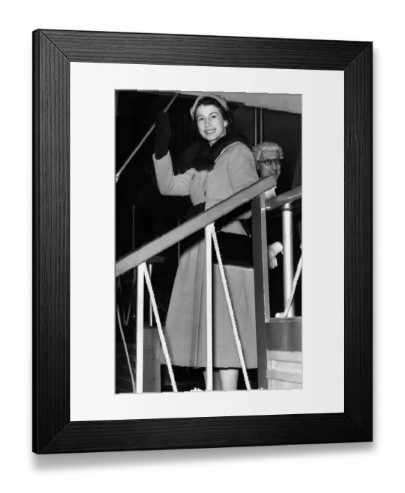 Framed Print : Queen Elizabeth II waving to the crowd at Jarrow. October 1954