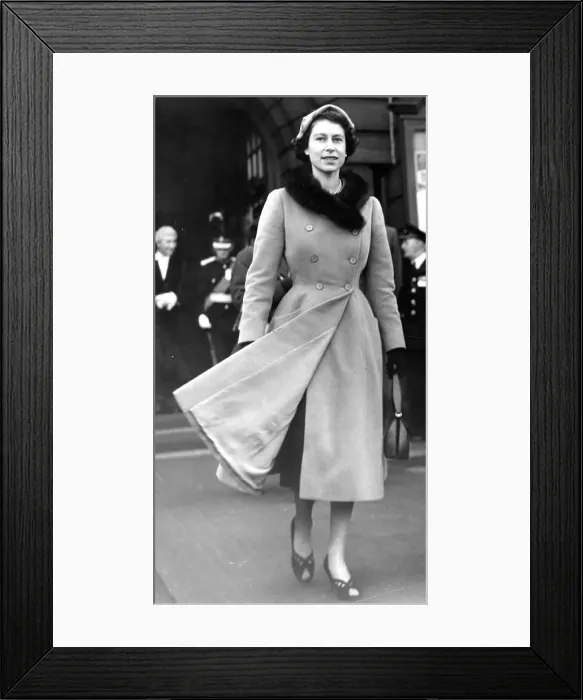 Framed Print : Queen Elizabeth II smiles as she visits the North East. October 1954 Framed Print : Queen Elizabeth II smiles as she visits the North East. October 1954